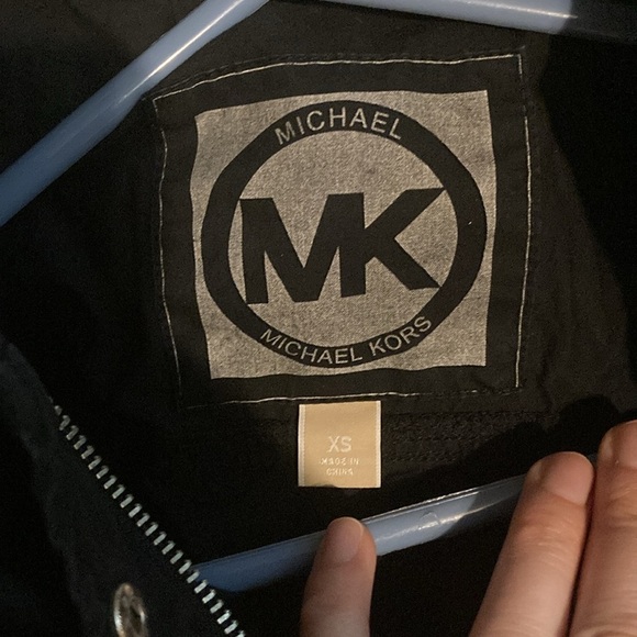 Michael Kors black cargo utility jacket with hood and cinchable waist. - Picture 9 of 10